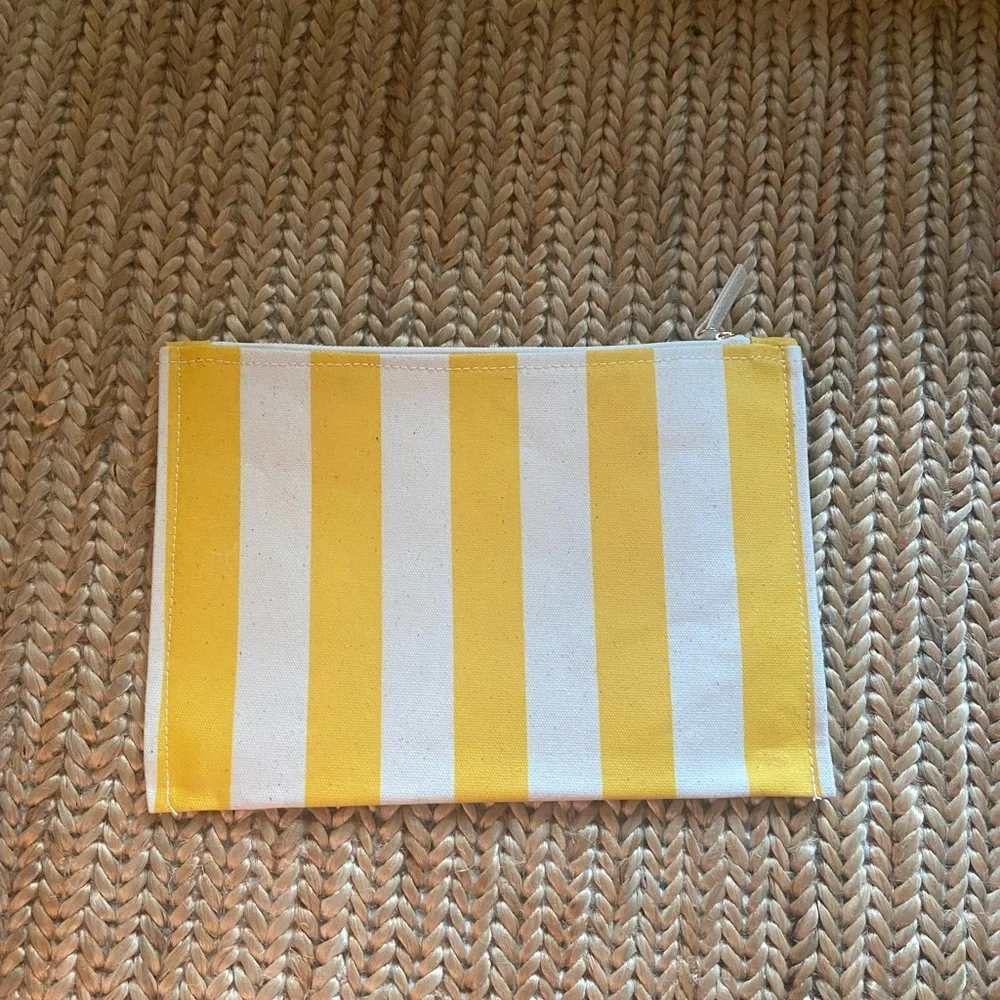 NWOT Sezane Pouch - Picture 3 of 4